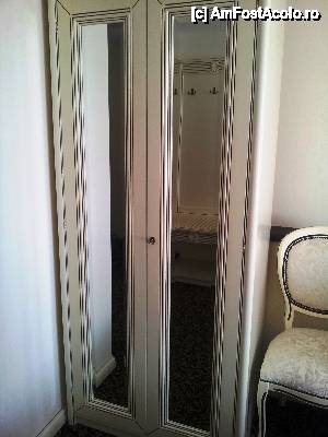 [P11] Hotel Royal- camera dubla (206) micuta dar eleganta » foto by mirmicu
 - 
<span class="allrVoted glyphicon glyphicon-heart hidden" id="av500922"></span>
<a class="m-l-10 hidden" id="sv500922" onclick="voting_Foto_DelVot(,500922,9738)" role="button">șterge vot <span class="glyphicon glyphicon-remove"></span></a>
<a id="v9500922" class=" c-red"  onclick="voting_Foto_SetVot(500922)" role="button"><span class="glyphicon glyphicon-heart-empty"></span> <b>LIKE</b> = Votează poza</a> <img class="hidden"  id="f500922W9" src="/imagini/loader.gif" border="0" /><span class="AjErrMes hidden" id="e500922ErM"></span>