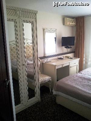 [P02] Hotel Royal- camera dubla (206) micuta dar eleganta » foto by mirmicu
 - 
<span class="allrVoted glyphicon glyphicon-heart hidden" id="av500913"></span>
<a class="m-l-10 hidden" id="sv500913" onclick="voting_Foto_DelVot(,500913,9738)" role="button">șterge vot <span class="glyphicon glyphicon-remove"></span></a>
<a id="v9500913" class=" c-red"  onclick="voting_Foto_SetVot(500913)" role="button"><span class="glyphicon glyphicon-heart-empty"></span> <b>LIKE</b> = Votează poza</a> <img class="hidden"  id="f500913W9" src="/imagini/loader.gif" border="0" /><span class="AjErrMes hidden" id="e500913ErM"></span>