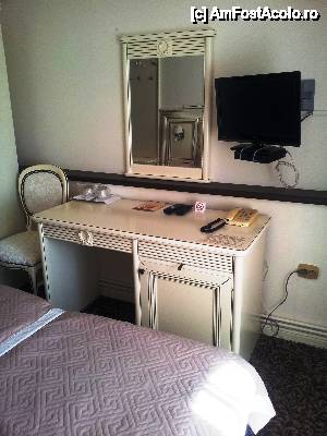 [P05] Hotel Royal- camera dubla (206) televizor lcd » foto by mirmicu
 - 
<span class="allrVoted glyphicon glyphicon-heart hidden" id="av500916"></span>
<a class="m-l-10 hidden" id="sv500916" onclick="voting_Foto_DelVot(,500916,9738)" role="button">șterge vot <span class="glyphicon glyphicon-remove"></span></a>
<a id="v9500916" class=" c-red"  onclick="voting_Foto_SetVot(500916)" role="button"><span class="glyphicon glyphicon-heart-empty"></span> <b>LIKE</b> = Votează poza</a> <img class="hidden"  id="f500916W9" src="/imagini/loader.gif" border="0" /><span class="AjErrMes hidden" id="e500916ErM"></span>