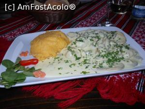 [P13] Restaurant “Taverna Slănicului” - Slănic Moldova. Piept de pui cu ciuperci și sos de smântână cu mămăliguță. » foto by iulianic
 - 
<span class="allrVoted glyphicon glyphicon-heart hidden" id="av1230596"></span>
<a class="m-l-10 hidden" id="sv1230596" onclick="voting_Foto_DelVot(,1230596,9750)" role="button">șterge vot <span class="glyphicon glyphicon-remove"></span></a>
<a id="v91230596" class=" c-red"  onclick="voting_Foto_SetVot(1230596)" role="button"><span class="glyphicon glyphicon-heart-empty"></span> <b>LIKE</b> = Votează poza</a> <img class="hidden"  id="f1230596W9" src="/imagini/loader.gif" border="0" /><span class="AjErrMes hidden" id="e1230596ErM"></span>