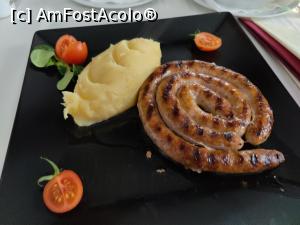 [P05] Restaurant Poiana Verde - cârnați la grătar cu piure de cartofi » foto by crismis
 - 
<span class="allrVoted glyphicon glyphicon-heart hidden" id="av1353831"></span>
<a class="m-l-10 hidden" id="sv1353831" onclick="voting_Foto_DelVot(,1353831,9750)" role="button">șterge vot <span class="glyphicon glyphicon-remove"></span></a>
<a id="v91353831" class=" c-red"  onclick="voting_Foto_SetVot(1353831)" role="button"><span class="glyphicon glyphicon-heart-empty"></span> <b>LIKE</b> = Votează poza</a> <img class="hidden"  id="f1353831W9" src="/imagini/loader.gif" border="0" /><span class="AjErrMes hidden" id="e1353831ErM"></span>
