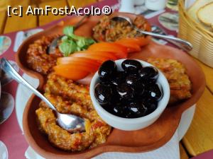 [P08] Terasa-restaurant Dobru; zacuscă de mai multe feluri » foto by crismis
 - 
<span class="allrVoted glyphicon glyphicon-heart hidden" id="av1353886"></span>
<a class="m-l-10 hidden" id="sv1353886" onclick="voting_Foto_DelVot(,1353886,9750)" role="button">șterge vot <span class="glyphicon glyphicon-remove"></span></a>
<a id="v91353886" class=" c-red"  onclick="voting_Foto_SetVot(1353886)" role="button"><span class="glyphicon glyphicon-heart-empty"></span> <b>LIKE</b> = Votează poza</a> <img class="hidden"  id="f1353886W9" src="/imagini/loader.gif" border="0" /><span class="AjErrMes hidden" id="e1353886ErM"></span>