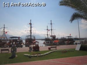 [P35] In port, ambarcatiunile asteapta turisti.  » foto by bica adriana
 - 
<span class="allrVoted glyphicon glyphicon-heart hidden" id="av865744"></span>
<a class="m-l-10 hidden" id="sv865744" onclick="voting_Foto_DelVot(,865744,9765)" role="button">șterge vot <span class="glyphicon glyphicon-remove"></span></a>
<a id="v9865744" class=" c-red"  onclick="voting_Foto_SetVot(865744)" role="button"><span class="glyphicon glyphicon-heart-empty"></span> <b>LIKE</b> = Votează poza</a> <img class="hidden"  id="f865744W9" src="/imagini/loader.gif" border="0" /><span class="AjErrMes hidden" id="e865744ErM"></span>
