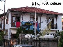 [P01] Charoula Apartments - cladirea de studiouri aflata langa sosea » foto by ionescunic
 - 
<span class="allrVoted glyphicon glyphicon-heart hidden" id="av240762"></span>
<a class="m-l-10 hidden" id="sv240762" onclick="voting_Foto_DelVot(,240762,9800)" role="button">șterge vot <span class="glyphicon glyphicon-remove"></span></a>
<a id="v9240762" class=" c-red"  onclick="voting_Foto_SetVot(240762)" role="button"><span class="glyphicon glyphicon-heart-empty"></span> <b>LIKE</b> = Votează poza</a> <img class="hidden"  id="f240762W9" src="/imagini/loader.gif" border="0" /><span class="AjErrMes hidden" id="e240762ErM"></span>
