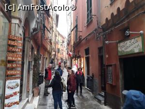 [P04] Portovenere - imediat cum treci de poarta veche a orașului intri pe Via Capellini, principala stradă a orașului.  » foto by Aurici
 - 
<span class="allrVoted glyphicon glyphicon-heart hidden" id="av977600"></span>
<a class="m-l-10 hidden" id="sv977600" onclick="voting_Foto_DelVot(,977600,9802)" role="button">șterge vot <span class="glyphicon glyphicon-remove"></span></a>
<a id="v9977600" class=" c-red"  onclick="voting_Foto_SetVot(977600)" role="button"><span class="glyphicon glyphicon-heart-empty"></span> <b>LIKE</b> = Votează poza</a> <img class="hidden"  id="f977600W9" src="/imagini/loader.gif" border="0" /><span class="AjErrMes hidden" id="e977600ErM"></span>