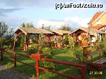 [P02] Gradina din fata motelului, unde se serveste masa » foto by cathzel
 - 
<span class="allrVoted glyphicon glyphicon-heart hidden" id="av240972"></span>
<a class="m-l-10 hidden" id="sv240972" onclick="voting_Foto_DelVot(,240972,9807)" role="button">șterge vot <span class="glyphicon glyphicon-remove"></span></a>
<a id="v9240972" class=" c-red"  onclick="voting_Foto_SetVot(240972)" role="button"><span class="glyphicon glyphicon-heart-empty"></span> <b>LIKE</b> = Votează poza</a> <img class="hidden"  id="f240972W9" src="/imagini/loader.gif" border="0" /><span class="AjErrMes hidden" id="e240972ErM"></span>