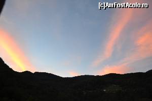 [P04] Rasarit de soare vazut din balconul pensiunii » foto by NORU CRISTIAN
 - 
<span class="allrVoted glyphicon glyphicon-heart hidden" id="av551495"></span>
<a class="m-l-10 hidden" id="sv551495" onclick="voting_Foto_DelVot(,551495,9813)" role="button">șterge vot <span class="glyphicon glyphicon-remove"></span></a>
<a id="v9551495" class=" c-red"  onclick="voting_Foto_SetVot(551495)" role="button"><span class="glyphicon glyphicon-heart-empty"></span> <b>LIKE</b> = Votează poza</a> <img class="hidden"  id="f551495W9" src="/imagini/loader.gif" border="0" /><span class="AjErrMes hidden" id="e551495ErM"></span>