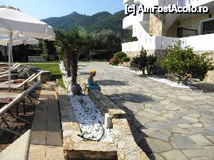[P02] Korina- vedere din lateralul hotelului. In stanga este piscina, 
iar in dreapta hotelul cu scara exterioara foarte utila, cel putin pentru noi care am avut camera la capatul culoarului » foto by alecsa
 - 
<span class="allrVoted glyphicon glyphicon-heart hidden" id="av445594"></span>
<a class="m-l-10 hidden" id="sv445594" onclick="voting_Foto_DelVot(,445594,9833)" role="button">șterge vot <span class="glyphicon glyphicon-remove"></span></a>
<a id="v9445594" class=" c-red"  onclick="voting_Foto_SetVot(445594)" role="button"><span class="glyphicon glyphicon-heart-empty"></span> <b>LIKE</b> = Votează poza</a> <img class="hidden"  id="f445594W9" src="/imagini/loader.gif" border="0" /><span class="AjErrMes hidden" id="e445594ErM"></span>