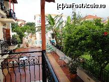 [P32] Vedere de pe terasa spre piscina. » foto by maryka
 - 
<span class="allrVoted glyphicon glyphicon-heart hidden" id="av322103"></span>
<a class="m-l-10 hidden" id="sv322103" onclick="voting_Foto_DelVot(,322103,9859)" role="button">șterge vot <span class="glyphicon glyphicon-remove"></span></a>
<a id="v9322103" class=" c-red"  onclick="voting_Foto_SetVot(322103)" role="button"><span class="glyphicon glyphicon-heart-empty"></span> <b>LIKE</b> = Votează poza</a> <img class="hidden"  id="f322103W9" src="/imagini/loader.gif" border="0" /><span class="AjErrMes hidden" id="e322103ErM"></span>