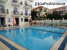 [P37] Tot piscina si barul. » foto by maryka
 - 
<span class="allrVoted glyphicon glyphicon-heart hidden" id="av322111"></span>
<a class="m-l-10 hidden" id="sv322111" onclick="voting_Foto_DelVot(,322111,9859)" role="button">șterge vot <span class="glyphicon glyphicon-remove"></span></a>
<a id="v9322111" class=" c-red"  onclick="voting_Foto_SetVot(322111)" role="button"><span class="glyphicon glyphicon-heart-empty"></span> <b>LIKE</b> = Votează poza</a> <img class="hidden"  id="f322111W9" src="/imagini/loader.gif" border="0" /><span class="AjErrMes hidden" id="e322111ErM"></span>