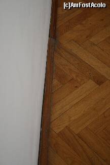 [P04] Mizerie, praf strâns pe parchet pe lângă perete » foto by alela
 - 
<span class="allrVoted glyphicon glyphicon-heart hidden" id="av243239"></span>
<a class="m-l-10 hidden" id="sv243239" onclick="voting_Foto_DelVot(,243239,9866)" role="button">șterge vot <span class="glyphicon glyphicon-remove"></span></a>
<a id="v9243239" class=" c-red"  onclick="voting_Foto_SetVot(243239)" role="button"><span class="glyphicon glyphicon-heart-empty"></span> <b>LIKE</b> = Votează poza</a> <img class="hidden"  id="f243239W9" src="/imagini/loader.gif" border="0" /><span class="AjErrMes hidden" id="e243239ErM"></span>