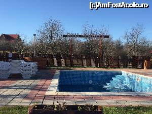 [P30] Piscina asteapta sezonul cald, la fel si sezlongurile » foto by Dan&Ema
 - 
<span class="allrVoted glyphicon glyphicon-heart hidden" id="av703223"></span>
<a class="m-l-10 hidden" id="sv703223" onclick="voting_Foto_DelVot(,703223,9869)" role="button">șterge vot <span class="glyphicon glyphicon-remove"></span></a>
<a id="v9703223" class=" c-red"  onclick="voting_Foto_SetVot(703223)" role="button"><span class="glyphicon glyphicon-heart-empty"></span> <b>LIKE</b> = Votează poza</a> <img class="hidden"  id="f703223W9" src="/imagini/loader.gif" border="0" /><span class="AjErrMes hidden" id="e703223ErM"></span>