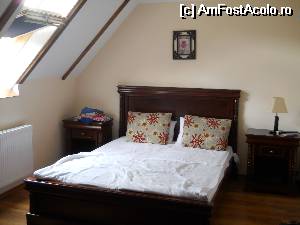 [P05] Camera cu pat matrimonial din apartamentul nr. 8, in care am stat.  » foto by Safta Radu
 - 
<span class="allrVoted glyphicon glyphicon-heart hidden" id="av507295"></span>
<a class="m-l-10 hidden" id="sv507295" onclick="voting_Foto_DelVot(,507295,9869)" role="button">șterge vot <span class="glyphicon glyphicon-remove"></span></a>
<a id="v9507295" class=" c-red"  onclick="voting_Foto_SetVot(507295)" role="button"><span class="glyphicon glyphicon-heart-empty"></span> <b>LIKE</b> = Votează poza</a> <img class="hidden"  id="f507295W9" src="/imagini/loader.gif" border="0" /><span class="AjErrMes hidden" id="e507295ErM"></span>