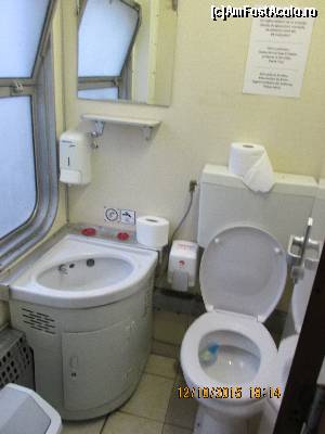 [P12] cabina de toaleta din tren. curata si dotata.  » foto by adri-nico
 - 
<span class="allrVoted glyphicon glyphicon-heart hidden" id="av683306"></span>
<a class="m-l-10 hidden" id="sv683306" onclick="voting_Foto_DelVot(,683306,9936)" role="button">șterge vot <span class="glyphicon glyphicon-remove"></span></a>
<a id="v9683306" class=" c-red"  onclick="voting_Foto_SetVot(683306)" role="button"><span class="glyphicon glyphicon-heart-empty"></span> <b>LIKE</b> = Votează poza</a> <img class="hidden"  id="f683306W9" src="/imagini/loader.gif" border="0" /><span class="AjErrMes hidden" id="e683306ErM"></span>