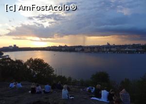 [P17] Multă lume se adună seara pentru socializare și priveliște.  » foto by BOGDAN DSN
 - 
<span class="allrVoted glyphicon glyphicon-heart hidden" id="av1061894"></span>
<a class="m-l-10 hidden" id="sv1061894" onclick="voting_Foto_DelVot(,1061894,9962)" role="button">șterge vot <span class="glyphicon glyphicon-remove"></span></a>
<a id="v91061894" class=" c-red"  onclick="voting_Foto_SetVot(1061894)" role="button"><span class="glyphicon glyphicon-heart-empty"></span> <b>LIKE</b> = Votează poza</a> <img class="hidden"  id="f1061894W9" src="/imagini/loader.gif" border="0" /><span class="AjErrMes hidden" id="e1061894ErM"></span>