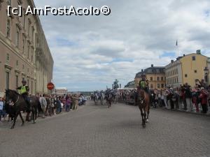 [P21] Începe ceremonia de schimbare a gărzii la Palatul Regal din Stockholm.  » foto by Aurici
 - 
<span class="allrVoted glyphicon glyphicon-heart hidden" id="av799883"></span>
<a class="m-l-10 hidden" id="sv799883" onclick="voting_Foto_DelVot(,799883,9962)" role="button">șterge vot <span class="glyphicon glyphicon-remove"></span></a>
<a id="v9799883" class=" c-red"  onclick="voting_Foto_SetVot(799883)" role="button"><span class="glyphicon glyphicon-heart-empty"></span> <b>LIKE</b> = Votează poza</a> <img class="hidden"  id="f799883W9" src="/imagini/loader.gif" border="0" /><span class="AjErrMes hidden" id="e799883ErM"></span>