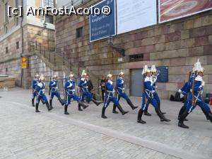 [P26] Ceremonia de schimbare a gărzii a luat sfârșit.  » foto by Aurici
 - 
<span class="allrVoted glyphicon glyphicon-heart hidden" id="av799888"></span>
<a class="m-l-10 hidden" id="sv799888" onclick="voting_Foto_DelVot(,799888,9962)" role="button">șterge vot <span class="glyphicon glyphicon-remove"></span></a>
<a id="v9799888" class=" c-red"  onclick="voting_Foto_SetVot(799888)" role="button"><span class="glyphicon glyphicon-heart-empty"></span> <b>LIKE</b> = Votează poza</a> <img class="hidden"  id="f799888W9" src="/imagini/loader.gif" border="0" /><span class="AjErrMes hidden" id="e799888ErM"></span>