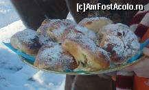 [P1x] Placinte cu branza bune, bune - dupa ce ne-am bucurat de zapada, cu sanie sau faras, fiecare dupa puteri, gazda ne-a bucurat cu niste placinte fierbinti si delicioase. Yami, yami.. » foto by helenita
 - 
<span class="allrVoted glyphicon glyphicon-heart hidden" id="av41013"></span>
<a class="m-l-10 hidden" id="sv41013" onclick="voting_Foto_DelVot(,41013,9981)" role="button">șterge vot <span class="glyphicon glyphicon-remove"></span></a>
<a id="v941013" class=" c-red"  onclick="voting_Foto_SetVot(41013)" role="button"><span class="glyphicon glyphicon-heart-empty"></span> <b>LIKE</b> = Votează poza</a> <img class="hidden"  id="f41013W9" src="/imagini/loader.gif" border="0" /><span class="AjErrMes hidden" id="e41013ErM"></span>
