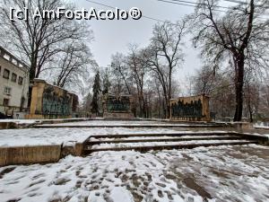 [P20] Monumentul închinat țăranilor – Răscoala de la 1907 (în spate parcul Mihai Eminescu). » foto by tata123 🔱
 - 
<span class="allrVoted glyphicon glyphicon-heart hidden" id="av1340336"></span>
<a class="m-l-10 hidden" id="sv1340336" onclick="voting_Foto_DelVot(,1340336,9996)" role="button">șterge vot <span class="glyphicon glyphicon-remove"></span></a>
<a id="v91340336" class=" c-red"  onclick="voting_Foto_SetVot(1340336)" role="button"><span class="glyphicon glyphicon-heart-empty"></span> <b>LIKE</b> = Votează poza</a> <img class="hidden"  id="f1340336W9" src="/imagini/loader.gif" border="0" /><span class="AjErrMes hidden" id="e1340336ErM"></span>
