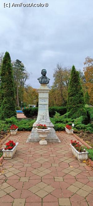 [P15] Bustul lui Eminescu - primul dedicat poetului (1890). » foto by tata123 🔱
 - 
<span class="allrVoted glyphicon glyphicon-heart hidden" id="av1402235"></span>
<a class="m-l-10 hidden" id="sv1402235" onclick="voting_Foto_DelVot(,1402235,9996)" role="button">șterge vot <span class="glyphicon glyphicon-remove"></span></a>
<a id="v91402235" class=" c-red"  onclick="voting_Foto_SetVot(1402235)" role="button"><span class="glyphicon glyphicon-heart-empty"></span> <b>LIKE</b> = Votează poza</a> <img class="hidden"  id="f1402235W9" src="/imagini/loader.gif" border="0" /><span class="AjErrMes hidden" id="e1402235ErM"></span>
