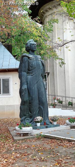 [P04] Mihai Eminescu - statuie de Oscar Han aflată în curtea bisericii Uspenia. » foto by tata123 🔱
 - 
<span class="allrVoted glyphicon glyphicon-heart hidden" id="av1402224"></span>
<a class="m-l-10 hidden" id="sv1402224" onclick="voting_Foto_DelVot(,1402224,9996)" role="button">șterge vot <span class="glyphicon glyphicon-remove"></span></a>
<a id="v91402224" class=" c-red"  onclick="voting_Foto_SetVot(1402224)" role="button"><span class="glyphicon glyphicon-heart-empty"></span> <b>LIKE</b> = Votează poza</a> <img class="hidden"  id="f1402224W9" src="/imagini/loader.gif" border="0" /><span class="AjErrMes hidden" id="e1402224ErM"></span>
