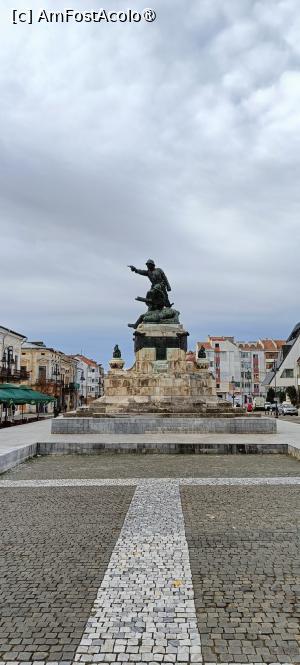 [P07] Monumentul „Compania de mitraliere Maior Ignat în atac” din Piața 1 Decembrie 1918. » foto by tata123 🔱
 - 
<span class="allrVoted glyphicon glyphicon-heart hidden" id="av1402227"></span>
<a class="m-l-10 hidden" id="sv1402227" onclick="voting_Foto_DelVot(,1402227,9996)" role="button">șterge vot <span class="glyphicon glyphicon-remove"></span></a>
<a id="v91402227" class=" c-red"  onclick="voting_Foto_SetVot(1402227)" role="button"><span class="glyphicon glyphicon-heart-empty"></span> <b>LIKE</b> = Votează poza</a> <img class="hidden"  id="f1402227W9" src="/imagini/loader.gif" border="0" /><span class="AjErrMes hidden" id="e1402227ErM"></span>