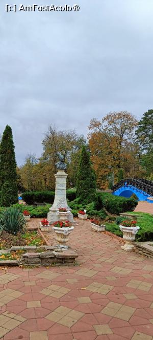 [P17] Orașul lui Eminescu - bust din 1890 bîn parcul principal al municipiului. » foto by tata123 🔱
 - 
<span class="allrVoted glyphicon glyphicon-heart hidden" id="av1404224"></span>
<a class="m-l-10 hidden" id="sv1404224" onclick="voting_Foto_DelVot(,1404224,9996)" role="button">șterge vot <span class="glyphicon glyphicon-remove"></span></a>
<a id="v91404224" class=" c-red"  onclick="voting_Foto_SetVot(1404224)" role="button"><span class="glyphicon glyphicon-heart-empty"></span> <b>LIKE</b> = Votează poza</a> <img class="hidden"  id="f1404224W9" src="/imagini/loader.gif" border="0" /><span class="AjErrMes hidden" id="e1404224ErM"></span>