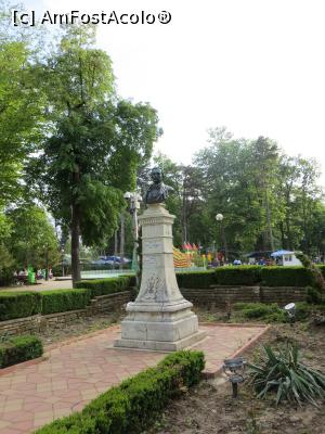 [P21] Bustul lui Mihai Eminescu din Parcul Mihai Eminescu (Grădina Publică Vârnav) - Botoșani.  » foto by tata123 🔱
 - 
<span class="allrVoted glyphicon glyphicon-heart hidden" id="av860240"></span>
<a class="m-l-10 hidden" id="sv860240" onclick="voting_Foto_DelVot(,860240,9996)" role="button">șterge vot <span class="glyphicon glyphicon-remove"></span></a>
<a id="v9860240" class=" c-red"  onclick="voting_Foto_SetVot(860240)" role="button"><span class="glyphicon glyphicon-heart-empty"></span> <b>LIKE</b> = Votează poza</a> <img class="hidden"  id="f860240W9" src="/imagini/loader.gif" border="0" /><span class="AjErrMes hidden" id="e860240ErM"></span>