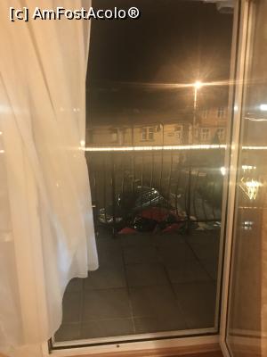 [P25] Apollo Hotel Sibiu, prin camera 206, intrarea în balcon » foto by krisstinna
 - 
<span class="allrVoted glyphicon glyphicon-heart hidden" id="av937583"></span>
<a class="m-l-10 hidden" id="sv937583" onclick="voting_Foto_DelVot(,937583,10003)" role="button">șterge vot <span class="glyphicon glyphicon-remove"></span></a>
<a id="v9937583" class=" c-red"  onclick="voting_Foto_SetVot(937583)" role="button"><span class="glyphicon glyphicon-heart-empty"></span> <b>LIKE</b> = Votează poza</a> <img class="hidden"  id="f937583W9" src="/imagini/loader.gif" border="0" /><span class="AjErrMes hidden" id="e937583ErM"></span>