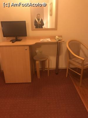 [P29] Apollo Hotel Sibiu, prin camera 206 » foto by krisstinna
 - 
<span class="allrVoted glyphicon glyphicon-heart hidden" id="av937587"></span>
<a class="m-l-10 hidden" id="sv937587" onclick="voting_Foto_DelVot(,937587,10003)" role="button">șterge vot <span class="glyphicon glyphicon-remove"></span></a>
<a id="v9937587" class=" c-red"  onclick="voting_Foto_SetVot(937587)" role="button"><span class="glyphicon glyphicon-heart-empty"></span> <b>LIKE</b> = Votează poza</a> <img class="hidden"  id="f937587W9" src="/imagini/loader.gif" border="0" /><span class="AjErrMes hidden" id="e937587ErM"></span>