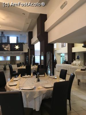 [P38] Apollo Hotel Sibiu, prin restaurant » foto by krisstinna
 - 
<span class="allrVoted glyphicon glyphicon-heart hidden" id="av937596"></span>
<a class="m-l-10 hidden" id="sv937596" onclick="voting_Foto_DelVot(,937596,10003)" role="button">șterge vot <span class="glyphicon glyphicon-remove"></span></a>
<a id="v9937596" class=" c-red"  onclick="voting_Foto_SetVot(937596)" role="button"><span class="glyphicon glyphicon-heart-empty"></span> <b>LIKE</b> = Votează poza</a> <img class="hidden"  id="f937596W9" src="/imagini/loader.gif" border="0" /><span class="AjErrMes hidden" id="e937596ErM"></span>