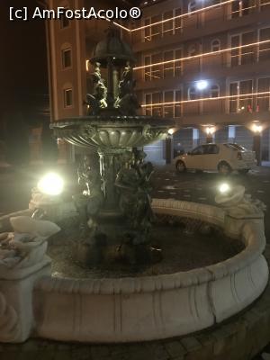 [P04] Apollo Hotel, Sibiu, fântâna din parcare » foto by krisstinna
 - 
<span class="allrVoted glyphicon glyphicon-heart hidden" id="av937562"></span>
<a class="m-l-10 hidden" id="sv937562" onclick="voting_Foto_DelVot(,937562,10003)" role="button">șterge vot <span class="glyphicon glyphicon-remove"></span></a>
<a id="v9937562" class=" c-red"  onclick="voting_Foto_SetVot(937562)" role="button"><span class="glyphicon glyphicon-heart-empty"></span> <b>LIKE</b> = Votează poza</a> <img class="hidden"  id="f937562W9" src="/imagini/loader.gif" border="0" /><span class="AjErrMes hidden" id="e937562ErM"></span>