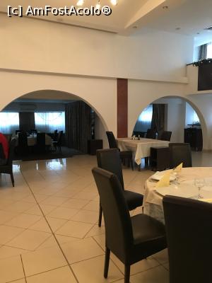 [P40] Apollo Hotel Sibiu, prin restaurant » foto by krisstinna
 - 
<span class="allrVoted glyphicon glyphicon-heart hidden" id="av937598"></span>
<a class="m-l-10 hidden" id="sv937598" onclick="voting_Foto_DelVot(,937598,10003)" role="button">șterge vot <span class="glyphicon glyphicon-remove"></span></a>
<a id="v9937598" class=" c-red"  onclick="voting_Foto_SetVot(937598)" role="button"><span class="glyphicon glyphicon-heart-empty"></span> <b>LIKE</b> = Votează poza</a> <img class="hidden"  id="f937598W9" src="/imagini/loader.gif" border="0" /><span class="AjErrMes hidden" id="e937598ErM"></span>