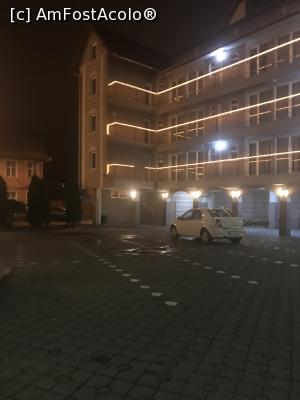 [P05] Apollo Hotel, Sibiu, parcarea » foto by krisstinna
 - 
<span class="allrVoted glyphicon glyphicon-heart hidden" id="av937563"></span>
<a class="m-l-10 hidden" id="sv937563" onclick="voting_Foto_DelVot(,937563,10003)" role="button">șterge vot <span class="glyphicon glyphicon-remove"></span></a>
<a id="v9937563" class=" c-red"  onclick="voting_Foto_SetVot(937563)" role="button"><span class="glyphicon glyphicon-heart-empty"></span> <b>LIKE</b> = Votează poza</a> <img class="hidden"  id="f937563W9" src="/imagini/loader.gif" border="0" /><span class="AjErrMes hidden" id="e937563ErM"></span>
