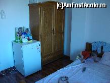[P26] Să explorăm camera! Se poate observa dulapul pentru haine și frigiderul. Pe jos în cameră este gresie. » foto by Floryn81
 - 
<span class="allrVoted glyphicon glyphicon-heart hidden" id="av312537"></span>
<a class="m-l-10 hidden" id="sv312537" onclick="voting_Foto_DelVot(,312537,10049)" role="button">șterge vot <span class="glyphicon glyphicon-remove"></span></a>
<a id="v9312537" class=" c-red"  onclick="voting_Foto_SetVot(312537)" role="button"><span class="glyphicon glyphicon-heart-empty"></span> <b>LIKE</b> = Votează poza</a> <img class="hidden"  id="f312537W9" src="/imagini/loader.gif" border="0" /><span class="AjErrMes hidden" id="e312537ErM"></span>