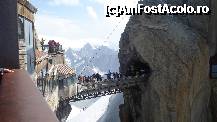 [P29] Sus pe terasa, pe masivul Mont Blanc, pasarela ce duce la un lift care urca turistii pana la altitudinea de 3842 m (am urcat si noi) » foto by ileanaxperta*
 - 
<span class="allrVoted glyphicon glyphicon-heart hidden" id="av249766"></span>
<a class="m-l-10 hidden" id="sv249766" onclick="voting_Foto_DelVot(,249766,10061)" role="button">șterge vot <span class="glyphicon glyphicon-remove"></span></a>
<a id="v9249766" class=" c-red"  onclick="voting_Foto_SetVot(249766)" role="button"><span class="glyphicon glyphicon-heart-empty"></span> <b>LIKE</b> = Votează poza</a> <img class="hidden"  id="f249766W9" src="/imagini/loader.gif" border="0" /><span class="AjErrMes hidden" id="e249766ErM"></span>