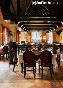 [P14] Restaurantul de la etaj.Unde vedeti balustrada sunt scarile care va aduc aici.Culori calde si primitoare » foto by MCM
 - 
<span class="allrVoted glyphicon glyphicon-heart hidden" id="av307516"></span>
<a class="m-l-10 hidden" id="sv307516" onclick="voting_Foto_DelVot(,307516,10080)" role="button">șterge vot <span class="glyphicon glyphicon-remove"></span></a>
<a id="v9307516" class=" c-red"  onclick="voting_Foto_SetVot(307516)" role="button"><span class="glyphicon glyphicon-heart-empty"></span> <b>LIKE</b> = Votează poza</a> <img class="hidden"  id="f307516W9" src="/imagini/loader.gif" border="0" /><span class="AjErrMes hidden" id="e307516ErM"></span>