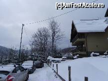 [P01] Strada de acces, pe care am parcat, se termină în faţa pensiunii (construcţia vizibilă din planul 2).  » foto by abancor
 - 
<span class="allrVoted glyphicon glyphicon-heart hidden" id="av430620"></span>
<a class="m-l-10 hidden" id="sv430620" onclick="voting_Foto_DelVot(,430620,10125)" role="button">șterge vot <span class="glyphicon glyphicon-remove"></span></a>
<a id="v9430620" class=" c-red"  onclick="voting_Foto_SetVot(430620)" role="button"><span class="glyphicon glyphicon-heart-empty"></span> <b>LIKE</b> = Votează poza</a> <img class="hidden"  id="f430620W9" src="/imagini/loader.gif" border="0" /><span class="AjErrMes hidden" id="e430620ErM"></span>