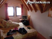 [P13] Una din camerele de la mansardă, cea mai mică, fără balcon şi loc de pat suplimentar.  » foto by abancor
 - 
<span class="allrVoted glyphicon glyphicon-heart hidden" id="av430632"></span>
<a class="m-l-10 hidden" id="sv430632" onclick="voting_Foto_DelVot(,430632,10125)" role="button">șterge vot <span class="glyphicon glyphicon-remove"></span></a>
<a id="v9430632" class=" c-red"  onclick="voting_Foto_SetVot(430632)" role="button"><span class="glyphicon glyphicon-heart-empty"></span> <b>LIKE</b> = Votează poza</a> <img class="hidden"  id="f430632W9" src="/imagini/loader.gif" border="0" /><span class="AjErrMes hidden" id="e430632ErM"></span>