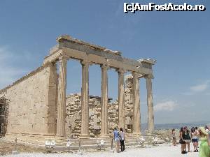 [P15] 15. Coloanele Erechteion-ului din partea de vest, cioplite în stilul clasic ”ionic” (coarne de berbec). » foto by doinafil
 - 
<span class="allrVoted glyphicon glyphicon-heart hidden" id="av704696"></span>
<a class="m-l-10 hidden" id="sv704696" onclick="voting_Foto_DelVot(,704696,10140)" role="button">șterge vot <span class="glyphicon glyphicon-remove"></span></a>
<a id="v9704696" class=" c-red"  onclick="voting_Foto_SetVot(704696)" role="button"><span class="glyphicon glyphicon-heart-empty"></span> <b>LIKE</b> = Votează poza</a> <img class="hidden"  id="f704696W9" src="/imagini/loader.gif" border="0" /><span class="AjErrMes hidden" id="e704696ErM"></span>