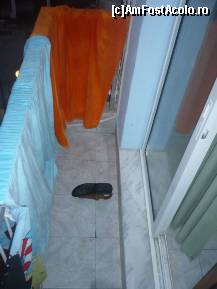 [P03] Imensul balcon de la Hotel Ifigenia. Ca sa va dati seama cat de 'lat' era, am pus special o sanda inainte de a face poza. » foto by Catalin S.
 - 
<span class="allrVoted glyphicon glyphicon-heart hidden" id="av252946"></span>
<a class="m-l-10 hidden" id="sv252946" onclick="voting_Foto_DelVot(,252946,10141)" role="button">șterge vot <span class="glyphicon glyphicon-remove"></span></a>
<a id="v9252946" class=" c-red"  onclick="voting_Foto_SetVot(252946)" role="button"><span class="glyphicon glyphicon-heart-empty"></span> <b>LIKE</b> = Votează poza</a> <img class="hidden"  id="f252946W9" src="/imagini/loader.gif" border="0" /><span class="AjErrMes hidden" id="e252946ErM"></span>