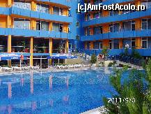 [P05] Si o poza de ansamblu de la fata locului, adica de langa gardul de tuia ce ferea piscina de ochi indiscreti. » foto by roth
 - 
<span class="allrVoted glyphicon glyphicon-heart hidden" id="av253408"></span>
<a class="m-l-10 hidden" id="sv253408" onclick="voting_Foto_DelVot(,253408,10148)" role="button">șterge vot <span class="glyphicon glyphicon-remove"></span></a>
<a id="v9253408" class=" c-red"  onclick="voting_Foto_SetVot(253408)" role="button"><span class="glyphicon glyphicon-heart-empty"></span> <b>LIKE</b> = Votează poza</a> <img class="hidden"  id="f253408W9" src="/imagini/loader.gif" border="0" /><span class="AjErrMes hidden" id="e253408ErM"></span>