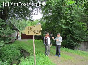 [P49] Tati și bunicul, la plecare » foto by crismis
 - 
<span class="allrVoted glyphicon glyphicon-heart hidden" id="av799697"></span>
<a class="m-l-10 hidden" id="sv799697" onclick="voting_Foto_DelVot(,799697,10159)" role="button">șterge vot <span class="glyphicon glyphicon-remove"></span></a>
<a id="v9799697" class=" c-red"  onclick="voting_Foto_SetVot(799697)" role="button"><span class="glyphicon glyphicon-heart-empty"></span> <b>LIKE</b> = Votează poza</a> <img class="hidden"  id="f799697W9" src="/imagini/loader.gif" border="0" /><span class="AjErrMes hidden" id="e799697ErM"></span>