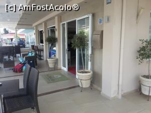 [P12] fatada hotel Manolas » foto by Paloma
 - 
<span class="allrVoted glyphicon glyphicon-heart hidden" id="av1274260"></span>
<a class="m-l-10 hidden" id="sv1274260" onclick="voting_Foto_DelVot(,1274260,10169)" role="button">șterge vot <span class="glyphicon glyphicon-remove"></span></a>
<a id="v91274260" class=" c-red"  onclick="voting_Foto_SetVot(1274260)" role="button"><span class="glyphicon glyphicon-heart-empty"></span> <b>LIKE</b> = Votează poza</a> <img class="hidden"  id="f1274260W9" src="/imagini/loader.gif" border="0" /><span class="AjErrMes hidden" id="e1274260ErM"></span>