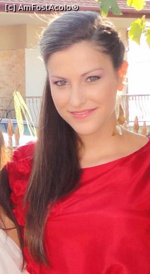 [P01] Ea este Christina Manola, recptionera care va incanta in fiecare dimineata, pranz si seara cu zambetul ei fermecator. Calma, blanda si extrem de dornica sa ajute cu un sfat. RESPECT!  » foto by Paloma
 - 
<span class="allrVoted glyphicon glyphicon-heart hidden" id="av888436"></span>
<a class="m-l-10 hidden" id="sv888436" onclick="voting_Foto_DelVot(,888436,10169)" role="button">șterge vot <span class="glyphicon glyphicon-remove"></span></a>
<a id="v9888436" class=" c-red"  onclick="voting_Foto_SetVot(888436)" role="button"><span class="glyphicon glyphicon-heart-empty"></span> <b>LIKE</b> = Votează poza</a> <img class="hidden"  id="f888436W9" src="/imagini/loader.gif" border="0" /><span class="AjErrMes hidden" id="e888436ErM"></span>
