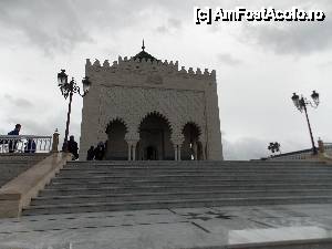 [P12] Mausoleul Mohammed V » foto by gilbert
 - 
<span class="allrVoted glyphicon glyphicon-heart hidden" id="av411442"></span>
<a class="m-l-10 hidden" id="sv411442" onclick="voting_Foto_DelVot(,411442,10179)" role="button">șterge vot <span class="glyphicon glyphicon-remove"></span></a>
<a id="v9411442" class=" c-red"  onclick="voting_Foto_SetVot(411442)" role="button"><span class="glyphicon glyphicon-heart-empty"></span> <b>LIKE</b> = Votează poza</a> <img class="hidden"  id="f411442W9" src="/imagini/loader.gif" border="0" /><span class="AjErrMes hidden" id="e411442ErM"></span>