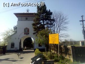 [P07] Mănăstirea Cernica, la șosea » foto by Mioritik
 - 
<span class="allrVoted glyphicon glyphicon-heart hidden" id="av1294532"></span>
<a class="m-l-10 hidden" id="sv1294532" onclick="voting_Foto_DelVot(,1294532,10204)" role="button">șterge vot <span class="glyphicon glyphicon-remove"></span></a>
<a id="v91294532" class=" c-red"  onclick="voting_Foto_SetVot(1294532)" role="button"><span class="glyphicon glyphicon-heart-empty"></span> <b>LIKE</b> = Votează poza</a> <img class="hidden"  id="f1294532W9" src="/imagini/loader.gif" border="0" /><span class="AjErrMes hidden" id="e1294532ErM"></span>