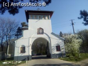 [P08] Mănăstirea Cernica, la șosea » foto by Mioritik
 - 
<span class="allrVoted glyphicon glyphicon-heart hidden" id="av1294533"></span>
<a class="m-l-10 hidden" id="sv1294533" onclick="voting_Foto_DelVot(,1294533,10204)" role="button">șterge vot <span class="glyphicon glyphicon-remove"></span></a>
<a id="v91294533" class=" c-red"  onclick="voting_Foto_SetVot(1294533)" role="button"><span class="glyphicon glyphicon-heart-empty"></span> <b>LIKE</b> = Votează poza</a> <img class="hidden"  id="f1294533W9" src="/imagini/loader.gif" border="0" /><span class="AjErrMes hidden" id="e1294533ErM"></span>