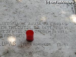 [P27] Piatra de mormant la istoricul Lupas.  » foto by elviramvio
 - 
<span class="allrVoted glyphicon glyphicon-heart hidden" id="av663079"></span>
<a class="m-l-10 hidden" id="sv663079" onclick="voting_Foto_DelVot(,663079,10204)" role="button">șterge vot <span class="glyphicon glyphicon-remove"></span></a>
<a id="v9663079" class=" c-red"  onclick="voting_Foto_SetVot(663079)" role="button"><span class="glyphicon glyphicon-heart-empty"></span> <b>LIKE</b> = Votează poza</a> <img class="hidden"  id="f663079W9" src="/imagini/loader.gif" border="0" /><span class="AjErrMes hidden" id="e663079ErM"></span>
