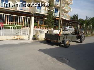 [P07] Mijloc de transport in fata unui hotel » foto by Nicu
 - 
<span class="allrVoted glyphicon glyphicon-heart hidden" id="av822843"></span>
<a class="m-l-10 hidden" id="sv822843" onclick="voting_Foto_DelVot(,822843,10220)" role="button">șterge vot <span class="glyphicon glyphicon-remove"></span></a>
<a id="v9822843" class=" c-red"  onclick="voting_Foto_SetVot(822843)" role="button"><span class="glyphicon glyphicon-heart-empty"></span> <b>LIKE</b> = Votează poza</a> <img class="hidden"  id="f822843W9" src="/imagini/loader.gif" border="0" /><span class="AjErrMes hidden" id="e822843ErM"></span>